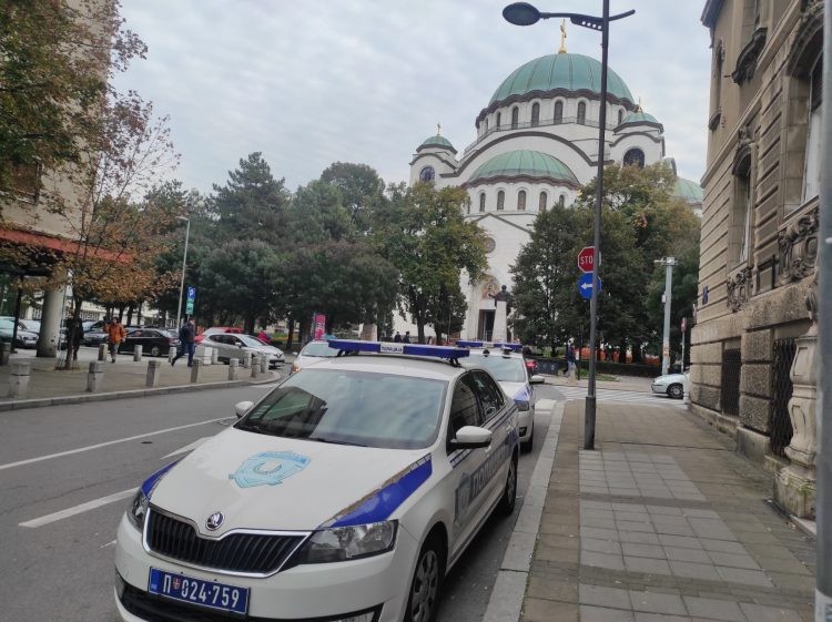 Dojave o postavljenim bombama širom Beograda, policija ispred Hrama Svetog Save