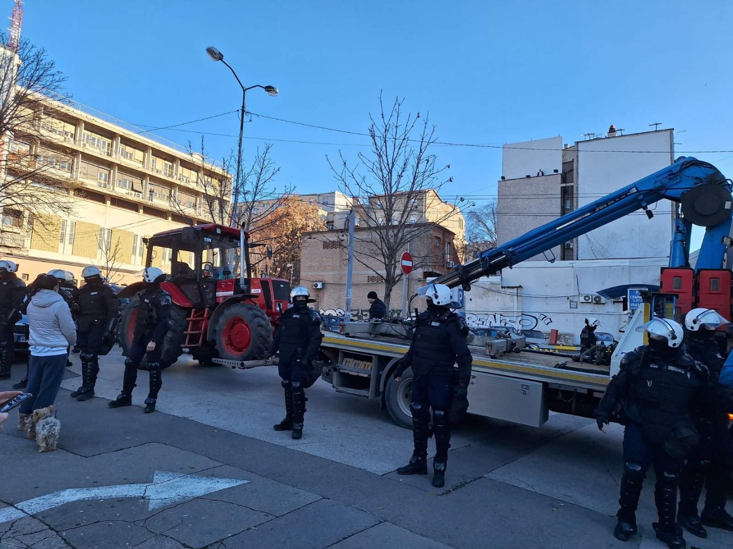 Drama u Beogradu: Kokanoviću oduzet traktor, javio se za Vijesti.ba