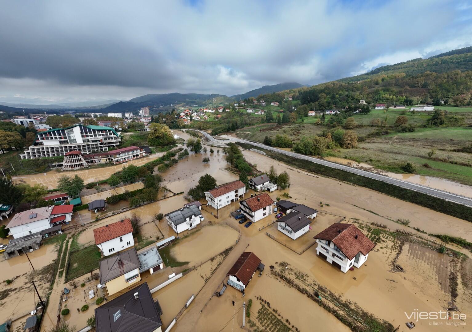 Dron snimak otkriva razmjere katastrofalnih poplava u Kiseljaku