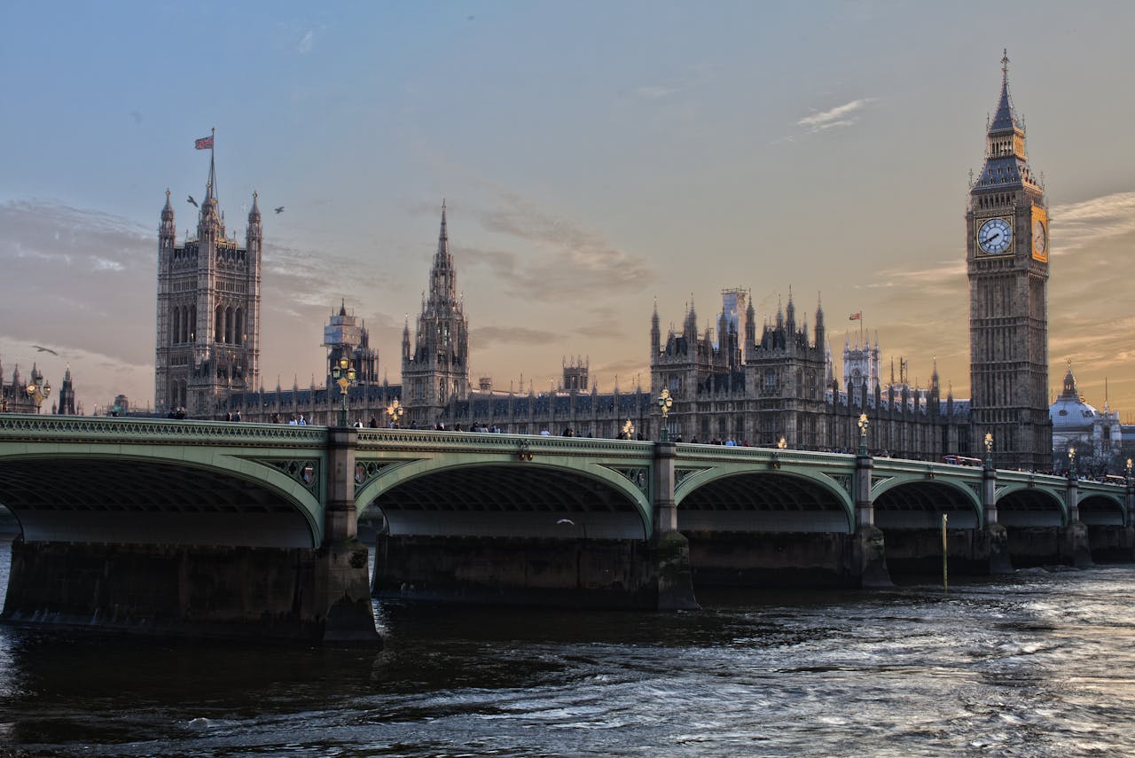 Dva napada samostrelom na prolaznike u Londonu, policija traži počinioca