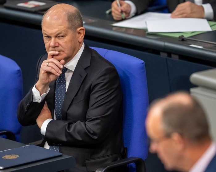 DW: Scholz i Merz u Bundestagu započeli predizbornu kampanju