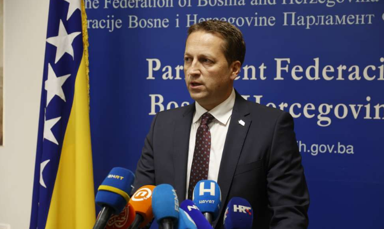 Efendić: Ako je vjerovati SDP-u zastupnici te stranke u Parlamentu FBiH su izdali državu