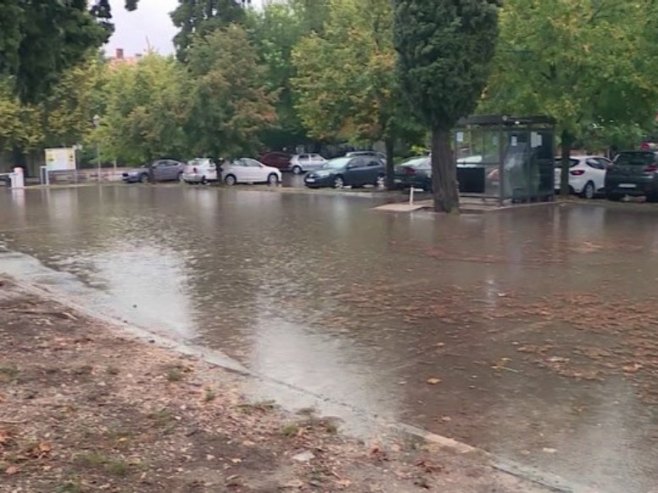 Ekstremne padavine poplavile Trebinje: Usporen saobraćaj, ulice pod vodom