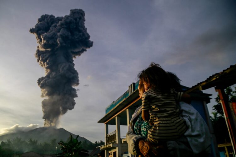 Erupcija vulkana Ibu u Indoneziji: U toku evakuacija 3.000 ljudi