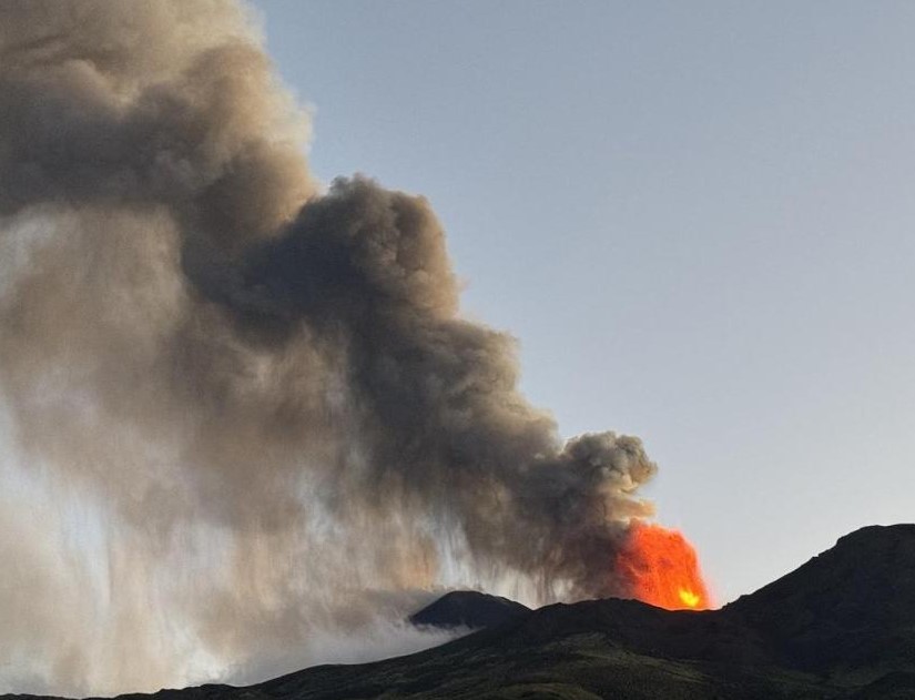 Etna eruptirala, zatvoren aerodrom u Cataniji