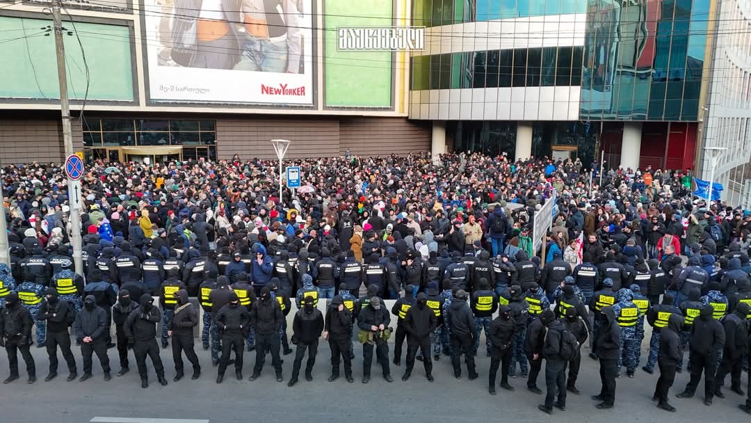 EU podržava Gruziju: Kallas osudila brutalnost prema demonstrantima u Tbilisiju