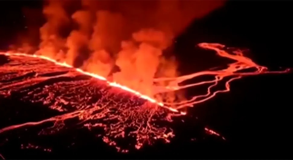 Еvakuacija grada na Islandu nakon erupcije vulkana