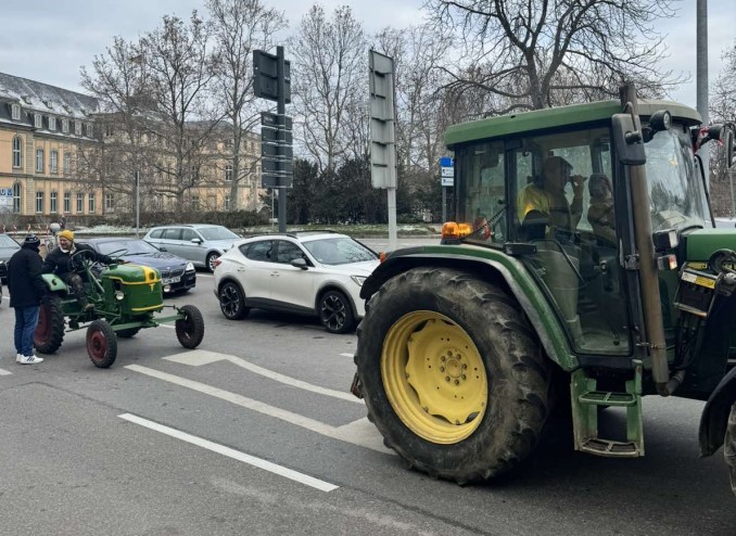 Farmeri i dalje blokiraju puteve u Njemačkoj