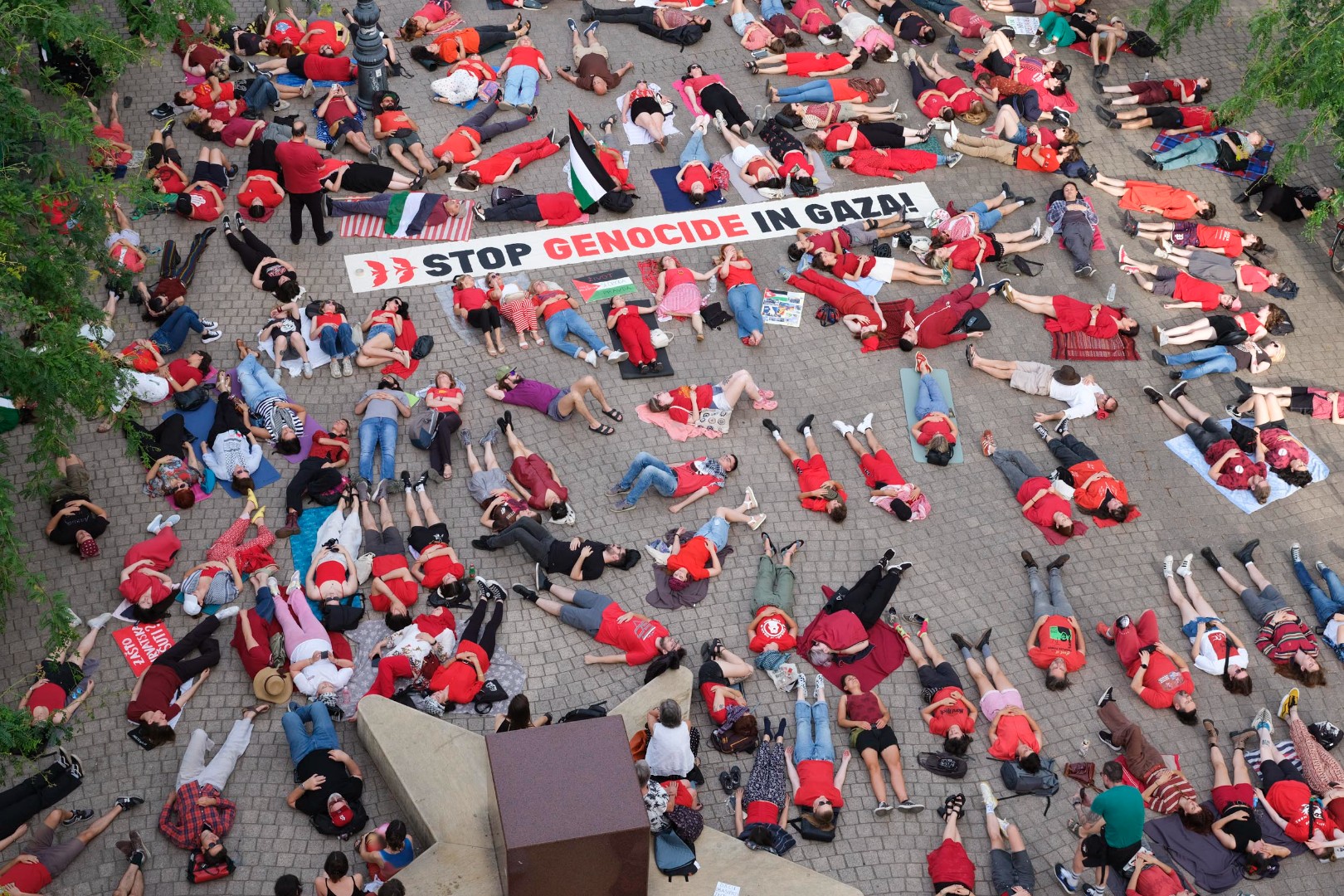 FOTO / 'Die-in' performans za Palestinu u Zagrebu