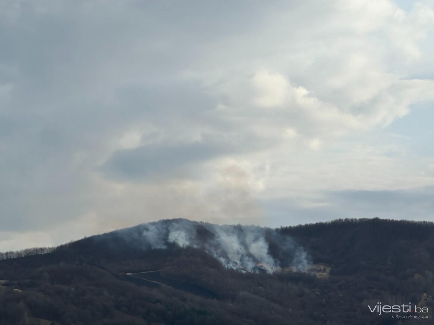 Foto: Gorjelo brdo iznad Vogošće