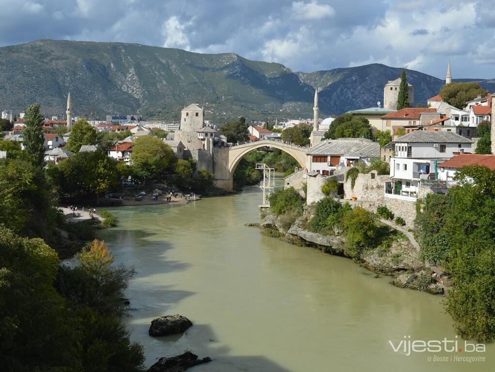 Foto / Promijenila boju: Neretva više nije smaragdno zelena