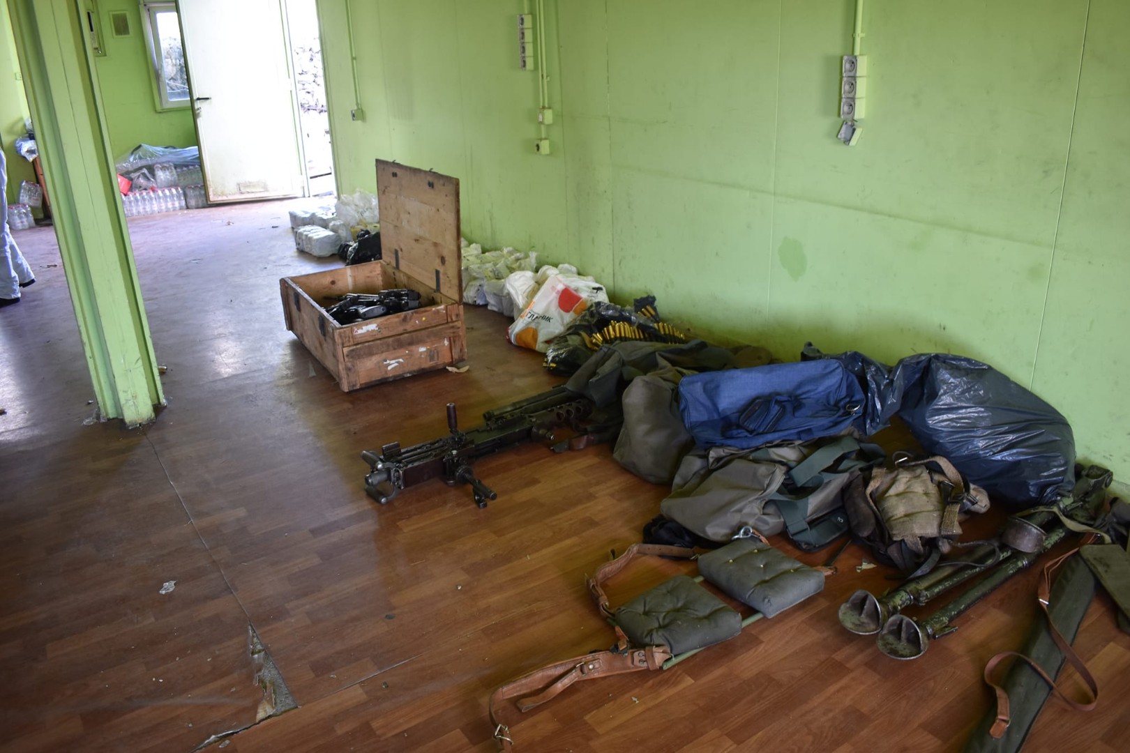 Foto: Pronađeno novo skladište oružja terorista s Kosova