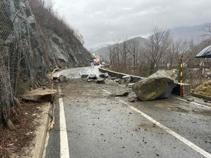 Foto: Strašan odron kod Jablanice, cesta blokirana