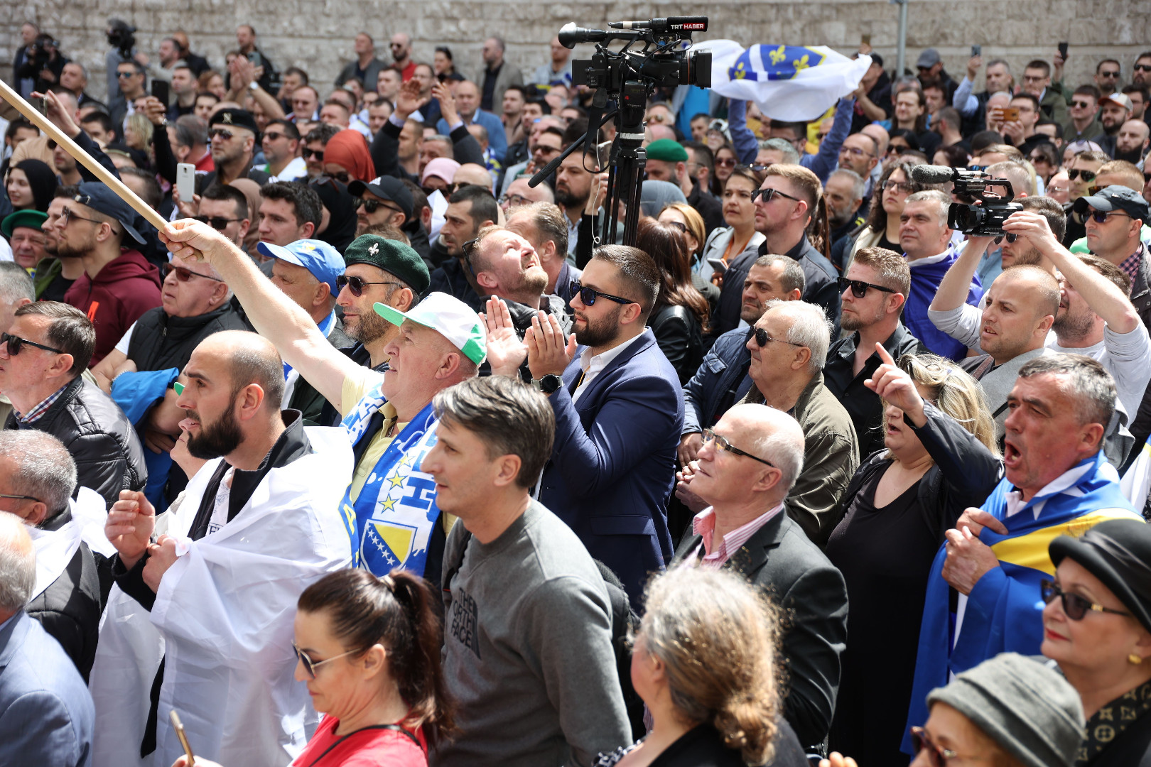 Foto: Traju protesti ispred Parlamenta FBiH