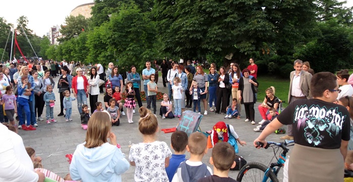 Foto: Ulični zabavljači donijeli veselje u centar Banja Luke