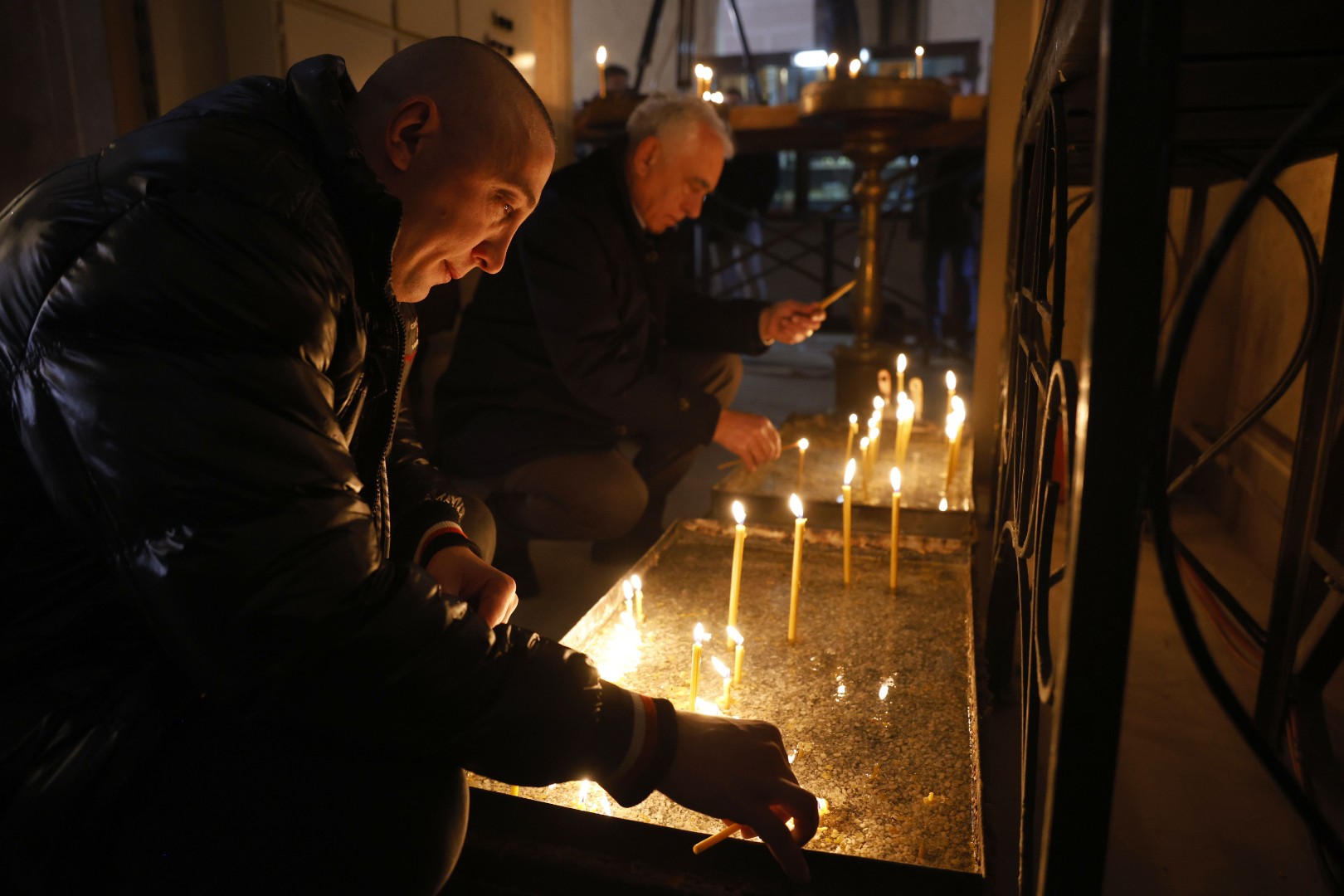 FOTO / Veliki broj vjernika na božićnoj liturgiji u Sarajevu