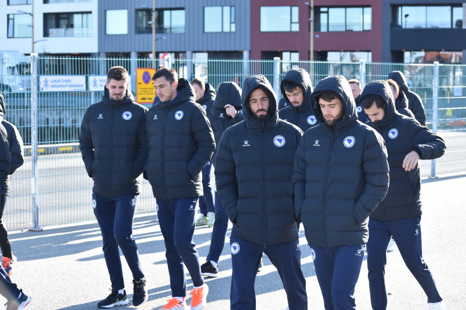 Foto: Zmajevi prošetali Reykjavikom u zimskoj opremi