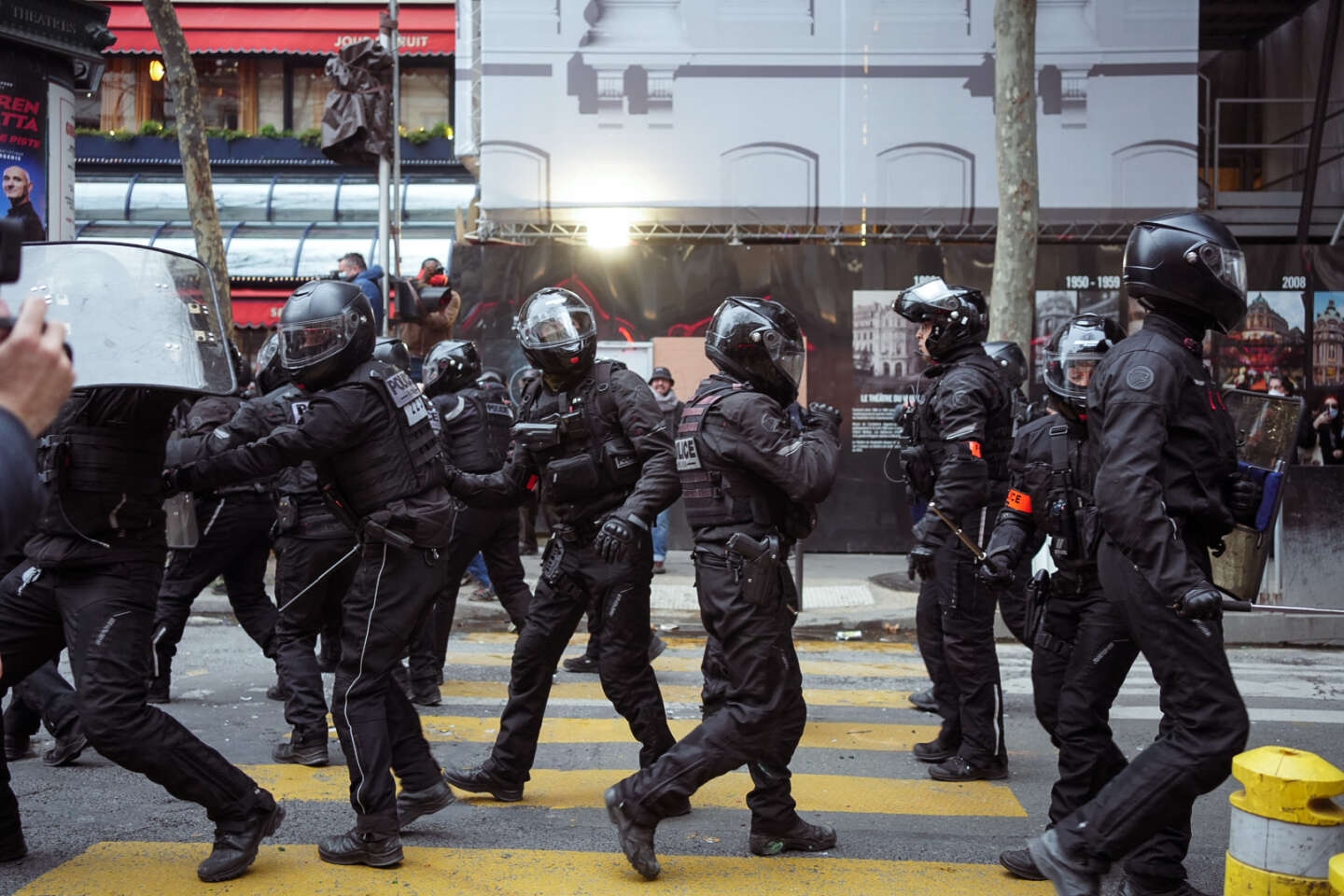 Francuska raspoređuje 30.000 policajaca širom zemlje