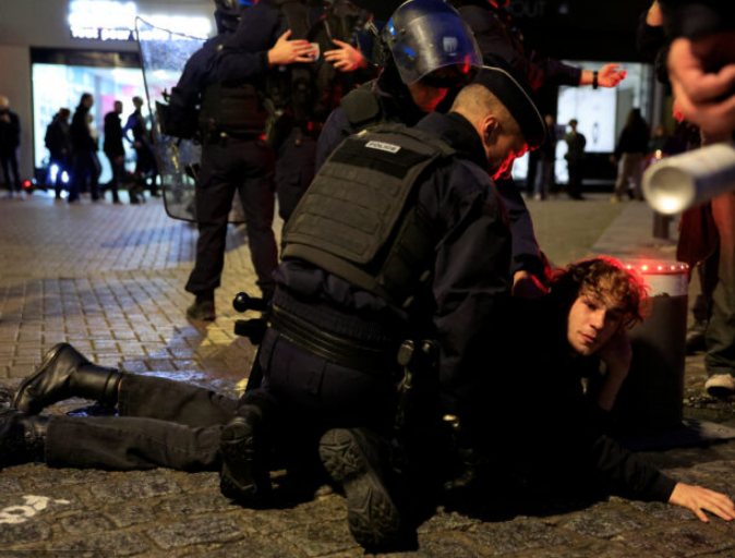 Francuska rastjerala propalestinski protest u Parizu