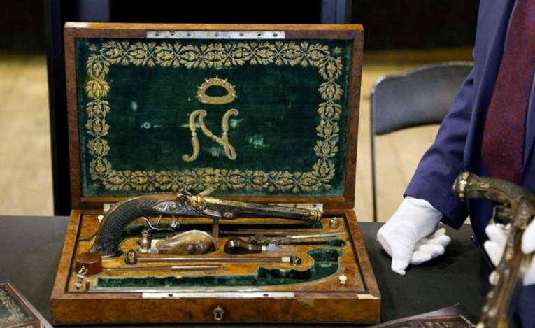 Francuska zabranila kupovinu pištolja kojim se Napoleon pokušao ubiti