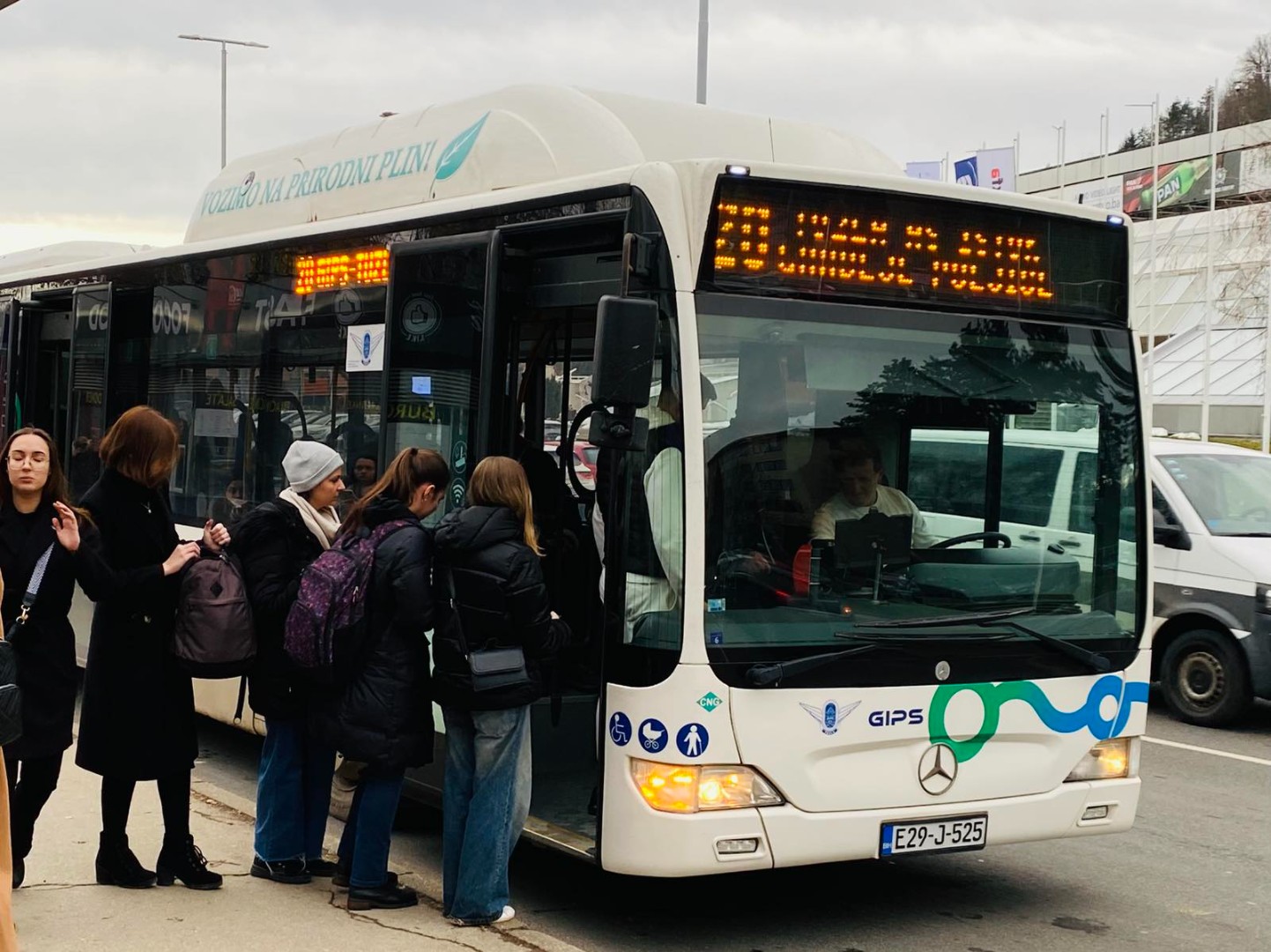 GIPS TK: Grad Tuzla i Tuzlanski kanton u gradski prevoz uložili 0 KM, poskupit ćemo i karte za 30%