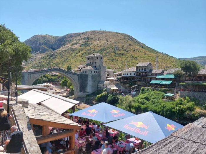 Grad Mostar počeo s označavanjem zgrada tablicama s kućnim brojevima