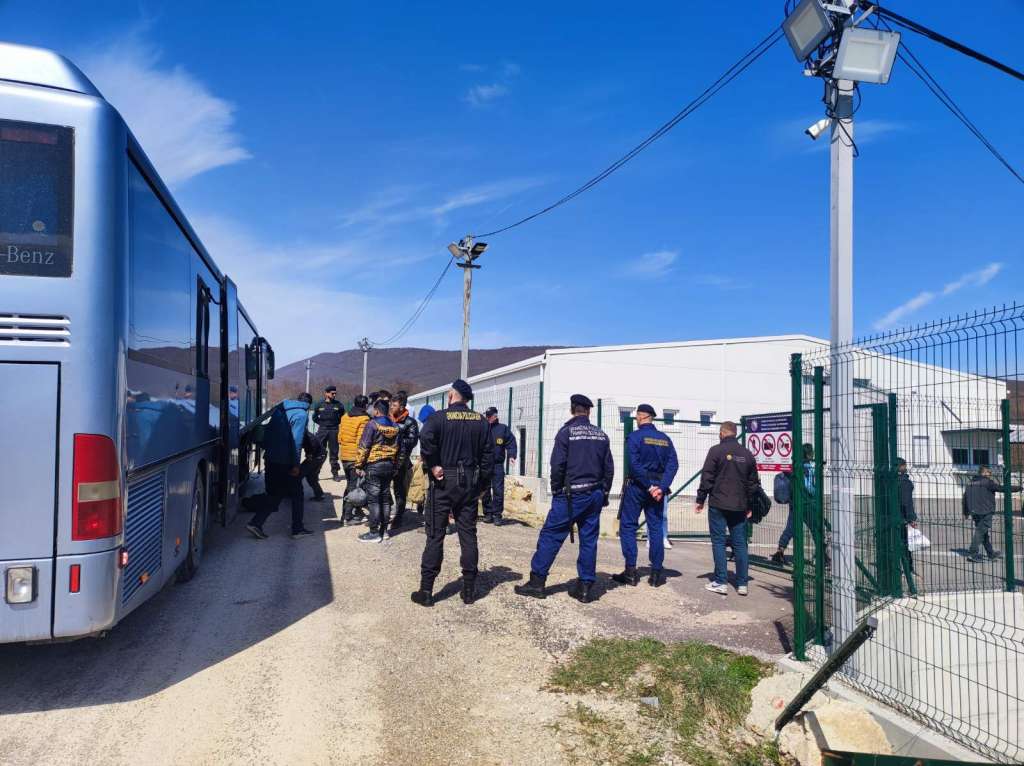 Grupa od 80 migranata vraćena iz Hrvatske u centar Lipa