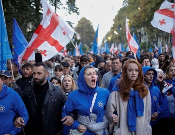 Gruzijci danas na biralištima: Hoće li izabrati evropski ili ruski put?