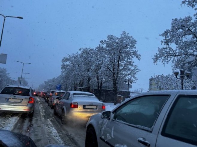 Gužva u saobraćaju zbog snijega u Banjaluci