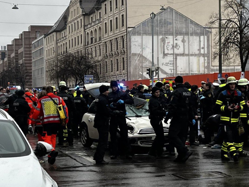 Haos u blizini konzulata BiH u Minhenu: Vozilo uletjelo među demonstrante