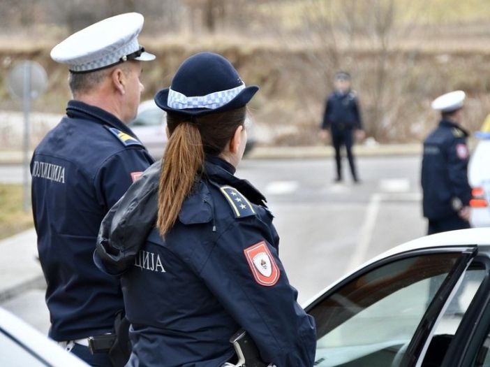 Hapšenje u Banjaluci: Policija kod muškarca pronašla skoro pola kg marihuane i gutu novca