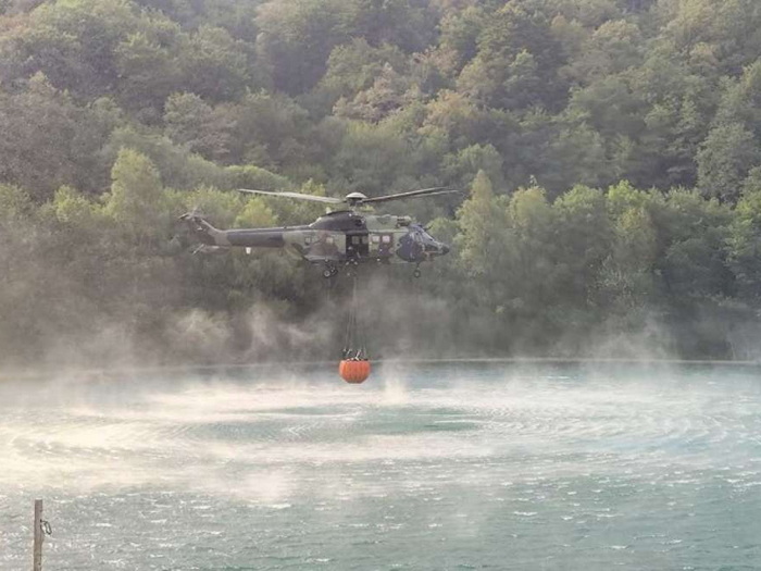 Helikopteri OSBiH od jutros ponovo aktivni na gašenju požara na Ponijerima