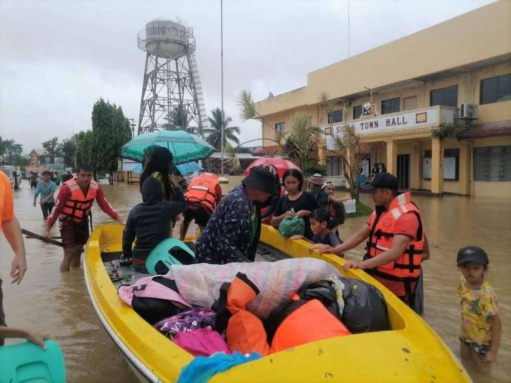 Hiljade ljudi moralo napustiti domove, 56 poginulih u tajfunu Megi