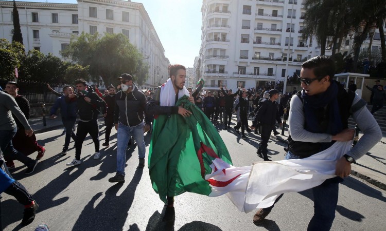 Hiljade ljudi na demonstracijama protiv vlade u Alžiru