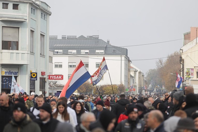 Hiljade u Koloni sjećanja u Vukovaru