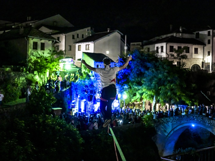 Hodač po užetu priredio fantastičan šou na Old Town Street Festu 