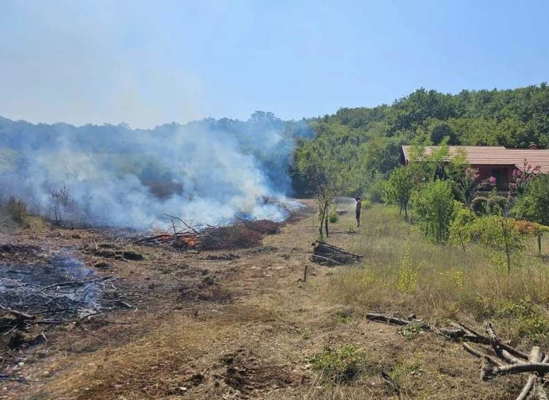 I dalje aktivan požar na Čelinskoj planini u Konjicu