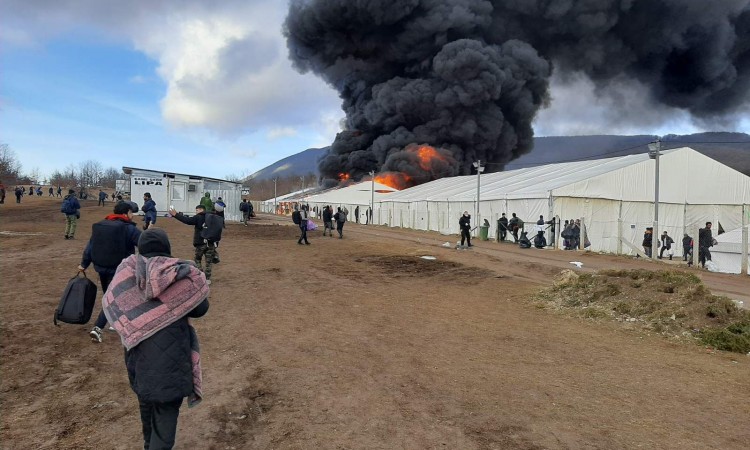 IOM napustio kamp 'Lipa', izbio požar