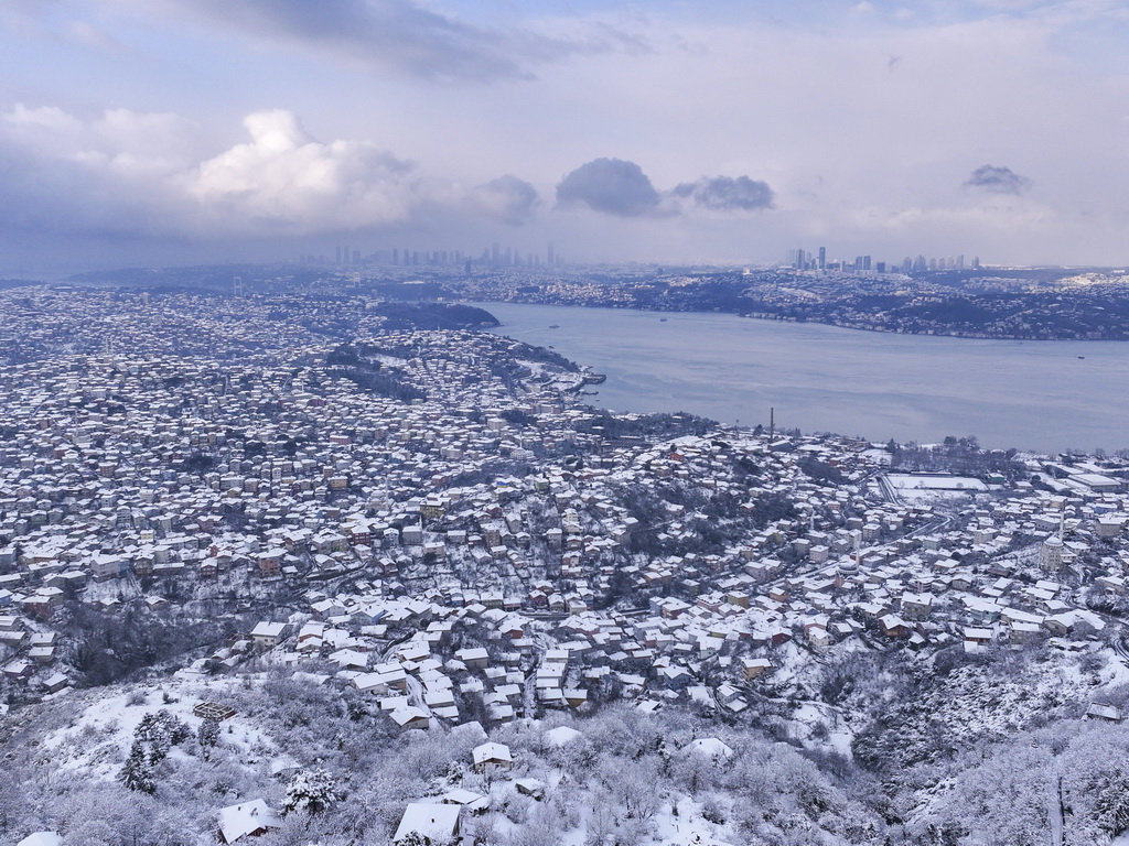 Istanbul paralizovan: Bosfor zatvoren, letovi otkazani