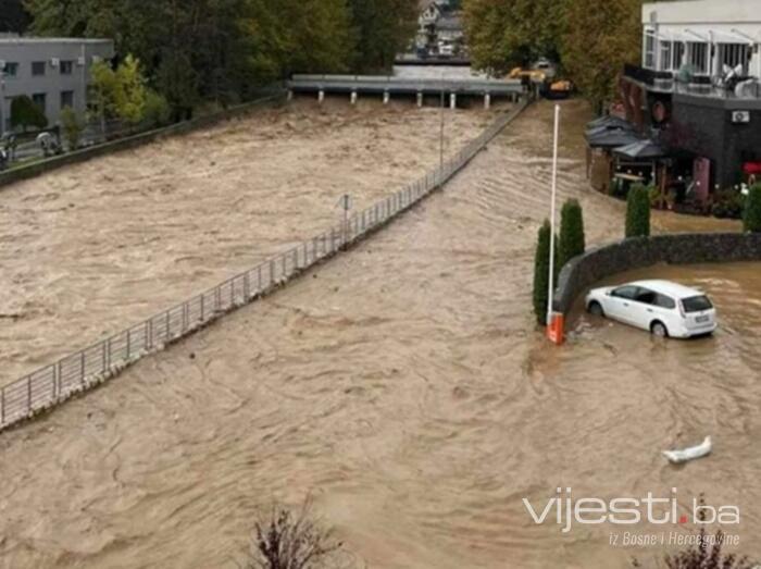 Iz Kiseljaka stižu alarmantni prizori grada ‘pod vodom’