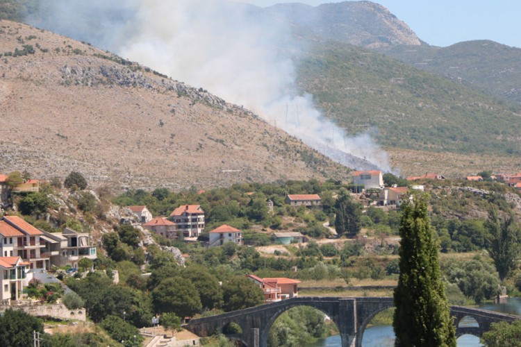 Izbio požar na izlazu iz Trebinja