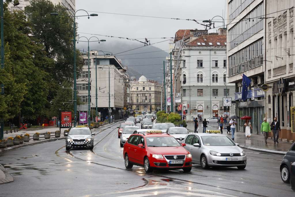 Izdato narančasto upozorenje zbog jakog vjetra i padavina