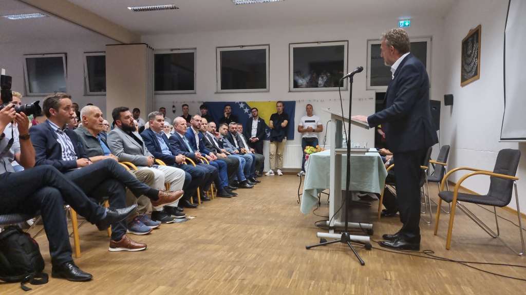 Izetbegović u Stuttgartu: Dijaspora u dva dana može promijeniti odnose u BiH