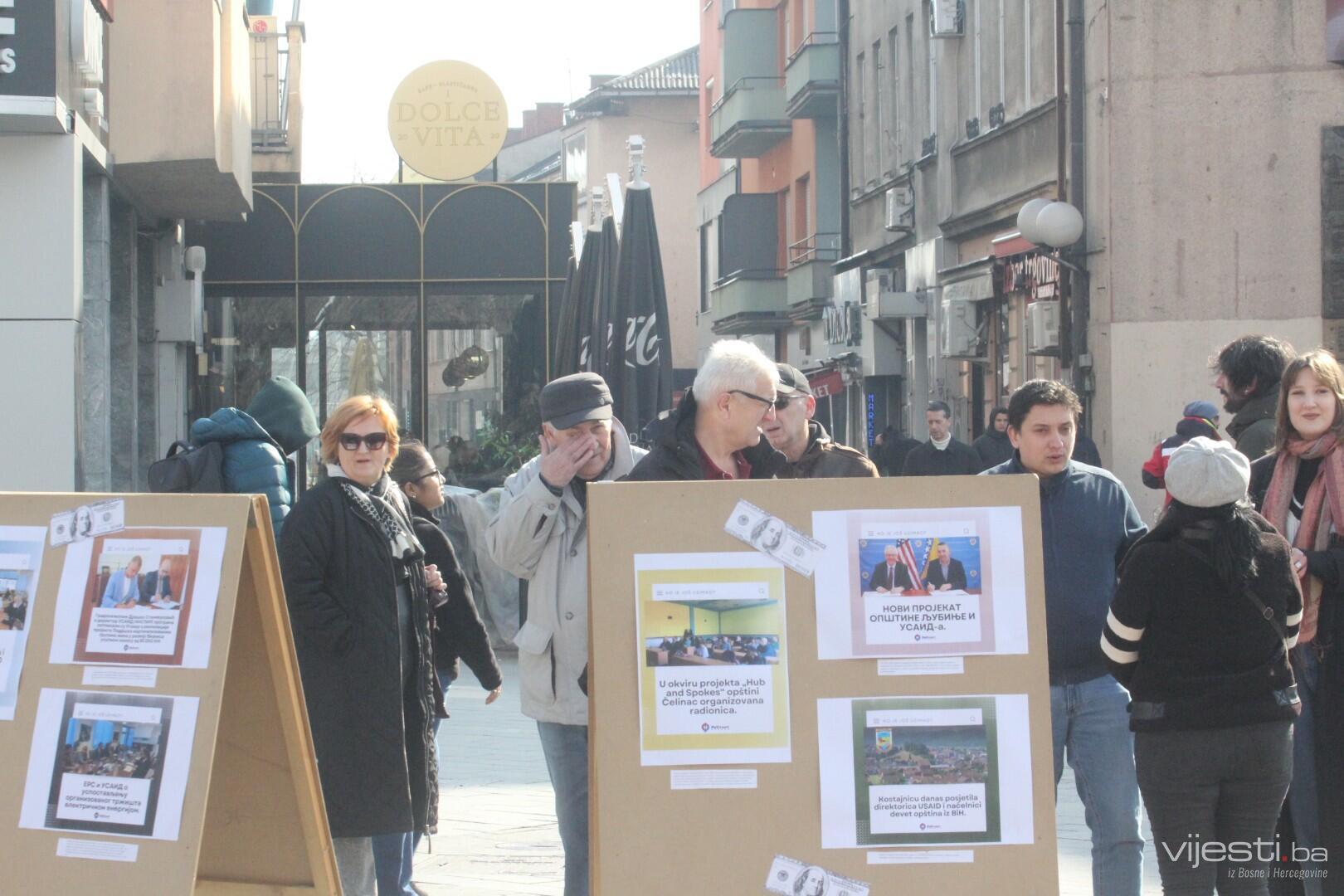 Izložba na Trgu Krajine: Ko je uzimao donacije USAID-a?