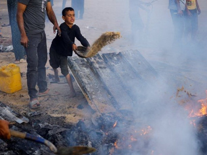 Izrael granatirao šatore u Rafahu: Ubijena najmanje 21 osoba