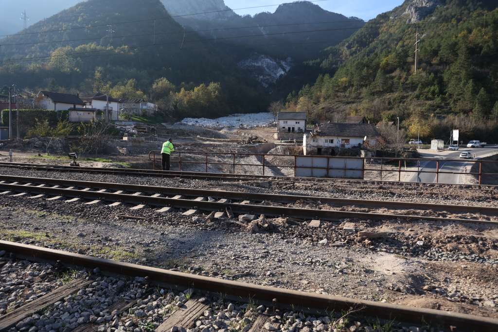 Izvode se radovi na sanaciji i rekonstrukciji željezničke pruge