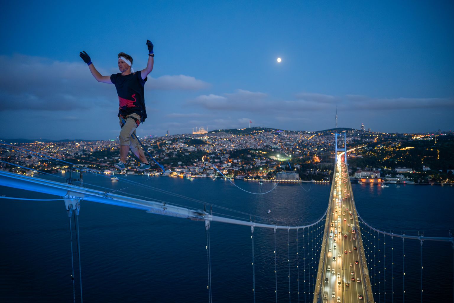 Jaan Roose postao prvi čovjek koji je prešao slacklineom s jednog kontinenta na drugi