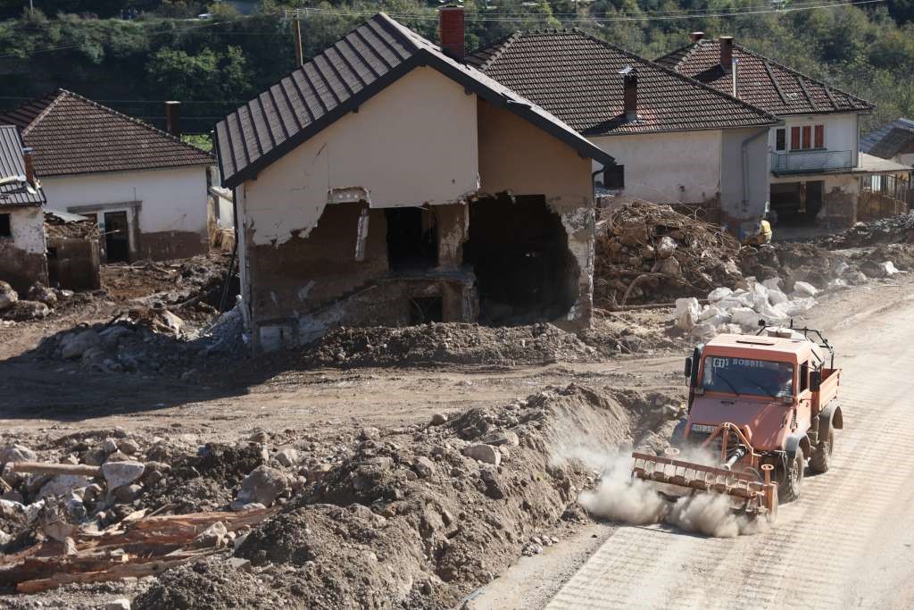 Jablanica: Nastavljeni radovi na raščišćavanju puteva i objekata stradalih u poplavama