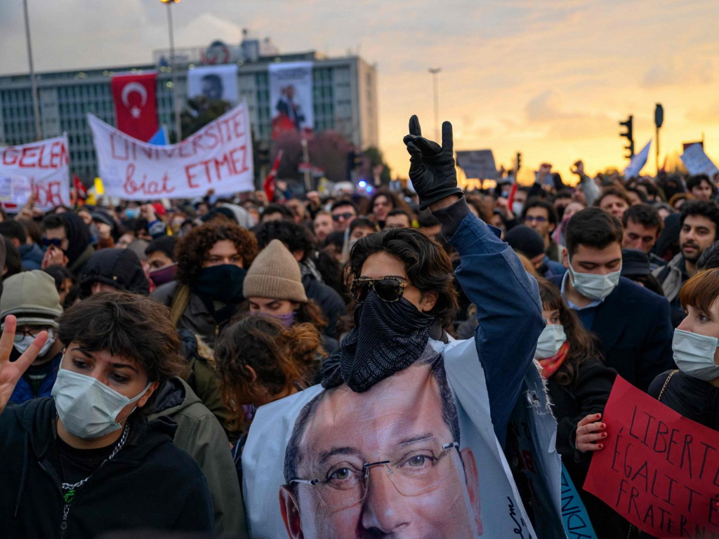 Jačaju protesti u Turskoj zbog hapšenja vođe opozicije, Erdogan ne popušta