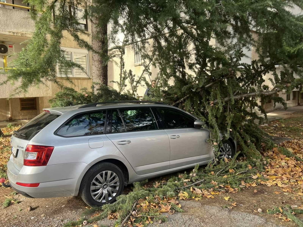 Jak vjetar otežava uslove za vožnju na području Mostara, Livna i Tomislavgrada